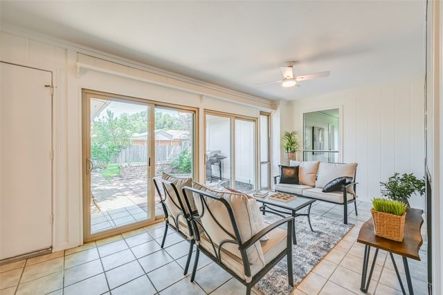 1913 Middle Glen Drive, Carrollton, TX 75007