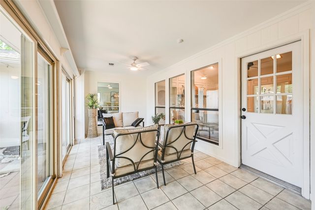 1913 Middle Glen Drive, Carrollton, TX 75007