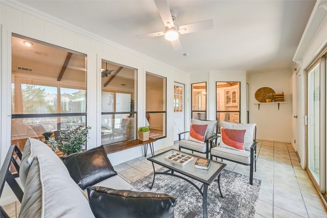 1913 Middle Glen Drive, Carrollton, TX 75007
