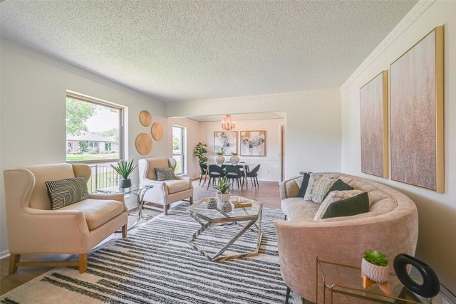 1913 Middle Glen Drive, Carrollton, TX 75007