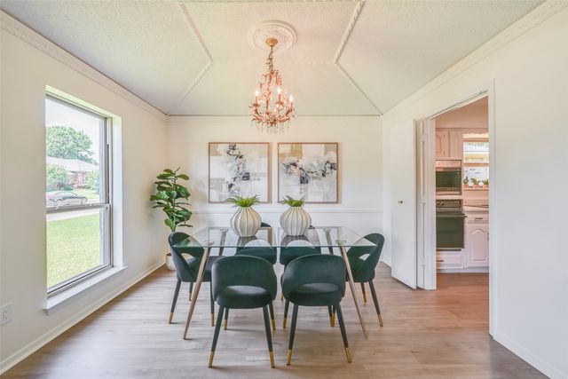 1913 Middle Glen Drive, Carrollton, TX 75007