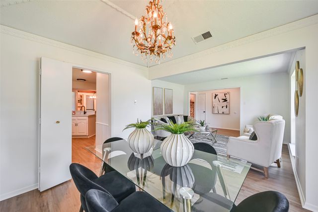 1913 Middle Glen Drive, Carrollton, TX 75007