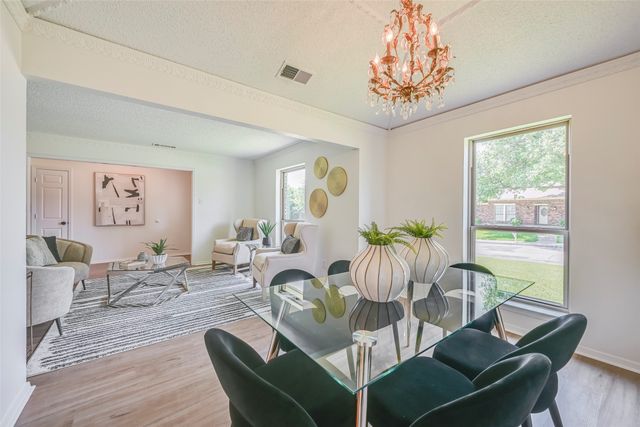 1913 Middle Glen Drive, Carrollton, TX 75007