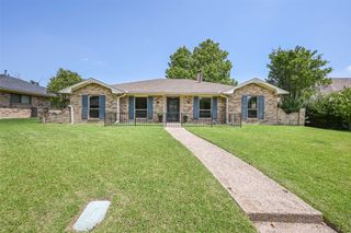 1913 Middle Glen Drive, Carrollton, TX 75007