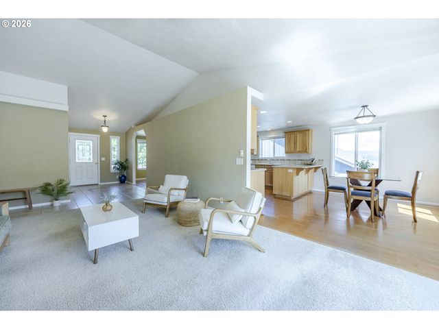 755 S 47TH Pl, Springfield, OR 97478