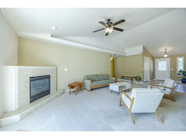 755 S 47TH Pl, Springfield, OR 97478