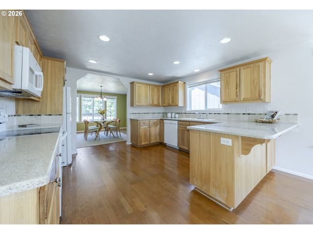 755 S 47TH Pl, Springfield, OR 97478