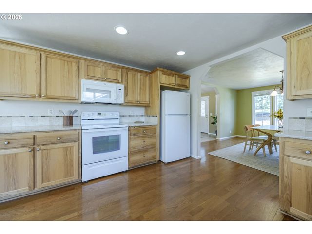 755 S 47TH Pl, Springfield, OR 97478