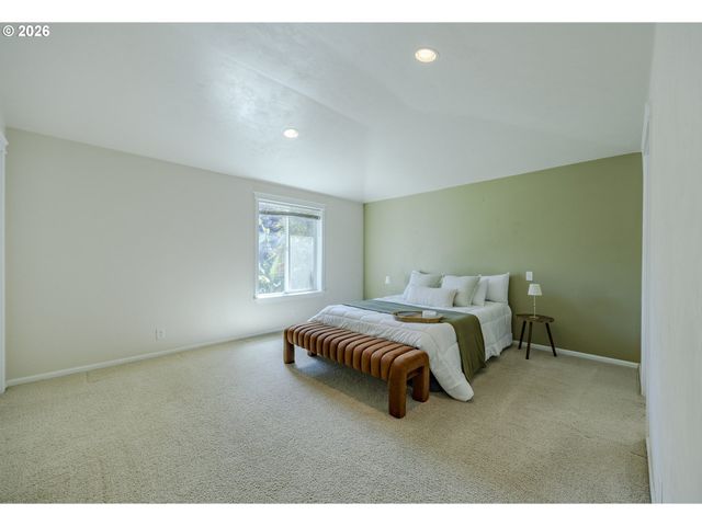 755 S 47TH Pl, Springfield, OR 97478