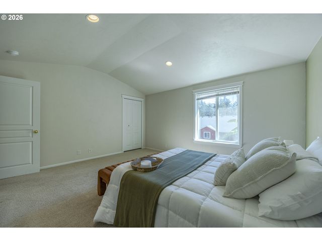 755 S 47TH Pl, Springfield, OR 97478