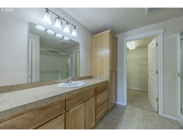 755 S 47TH Pl, Springfield, OR 97478