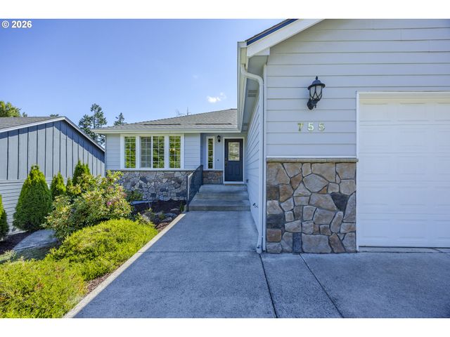 755 S 47TH Pl, Springfield, OR 97478