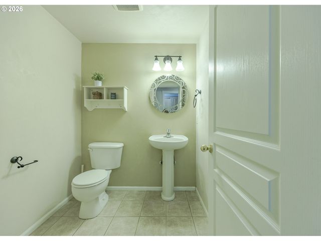 755 S 47TH Pl, Springfield, OR 97478