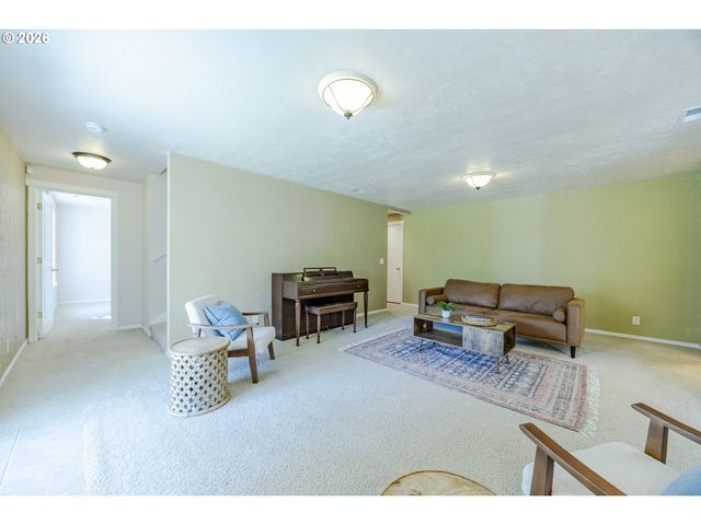 755 S 47TH Pl, Springfield, OR 97478