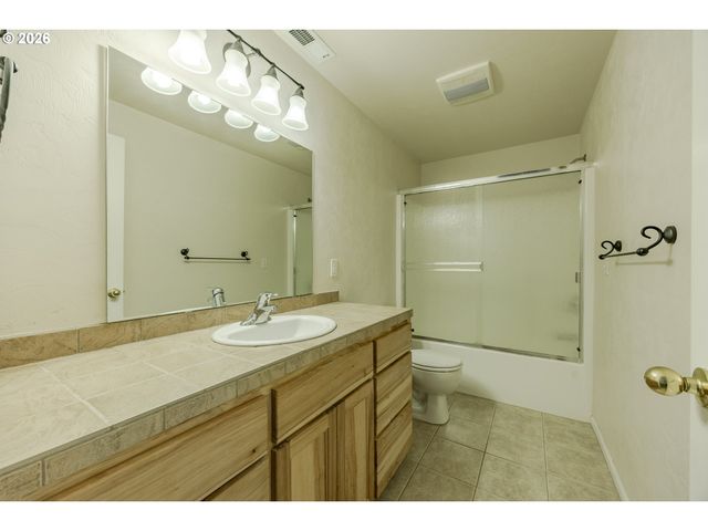 755 S 47TH Pl, Springfield, OR 97478