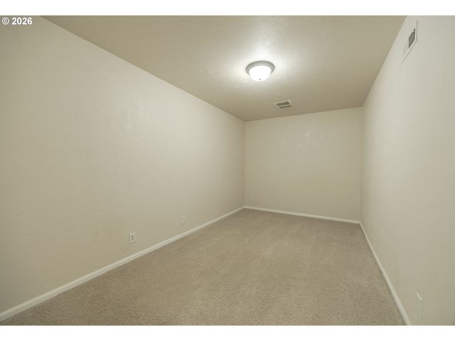 755 S 47TH Pl, Springfield, OR 97478