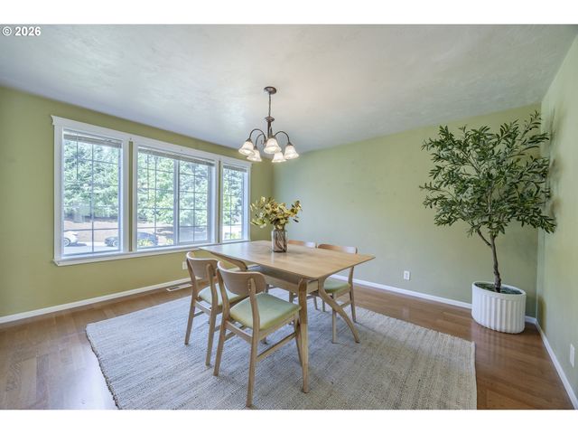 755 S 47TH Pl, Springfield, OR 97478