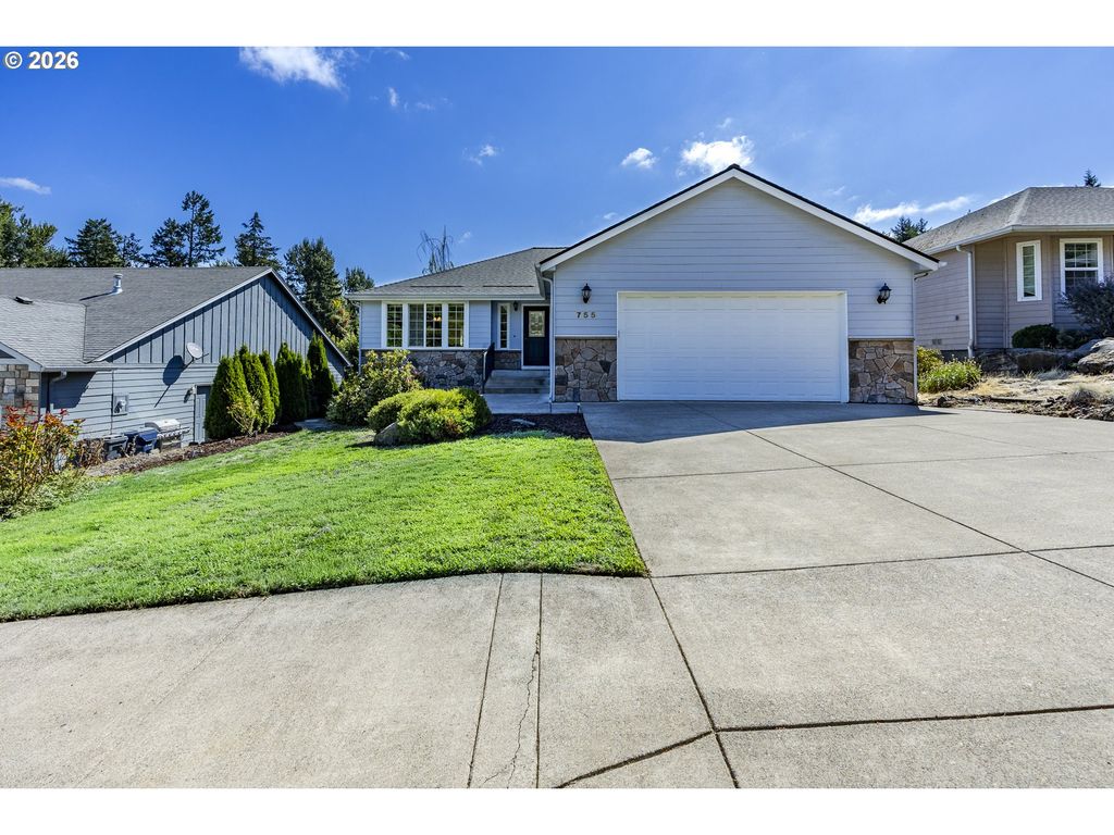 755 S 47TH Pl, Springfield, OR 97478