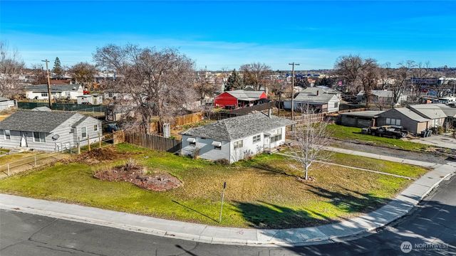 114 W Knolls Vista Drive, Moses Lake, WA 98837