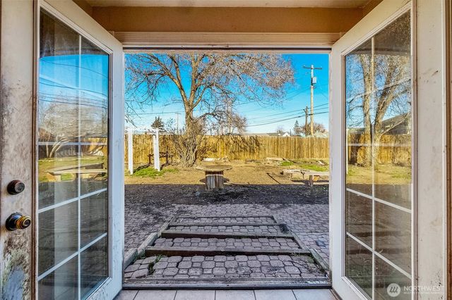 114 W Knolls Vista Drive, Moses Lake, WA 98837