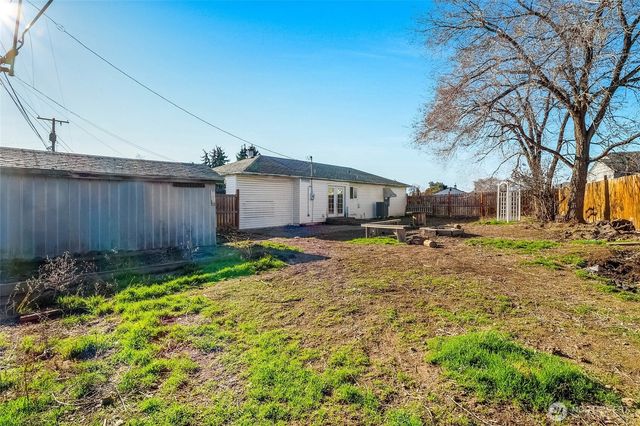 114 W Knolls Vista Drive, Moses Lake, WA 98837