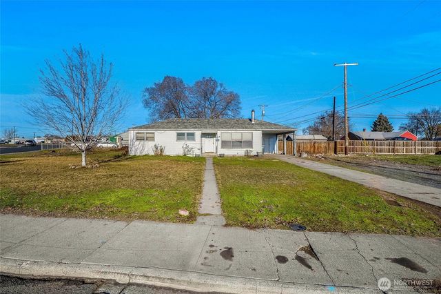 114 W Knolls Vista Drive, Moses Lake, WA 98837