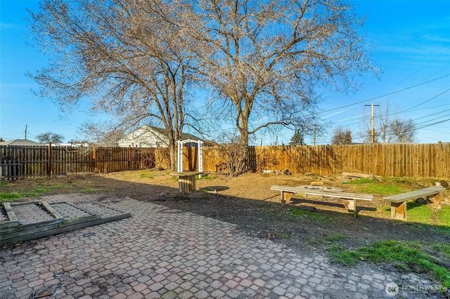 114 W Knolls Vista Drive, Moses Lake, WA 98837