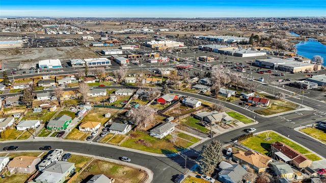 114 W Knolls Vista Drive, Moses Lake, WA 98837