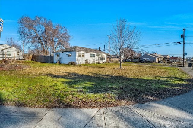 114 W Knolls Vista Drive, Moses Lake, WA 98837