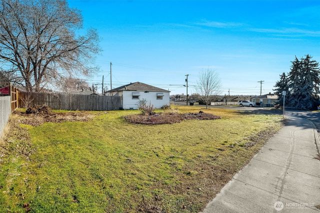 114 W Knolls Vista Drive, Moses Lake, WA 98837