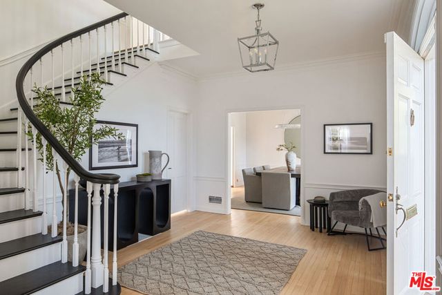 625 N Sierra Drive, Beverly Hills, CA 90210