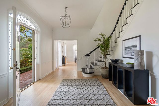 625 N Sierra Drive, Beverly Hills, CA 90210