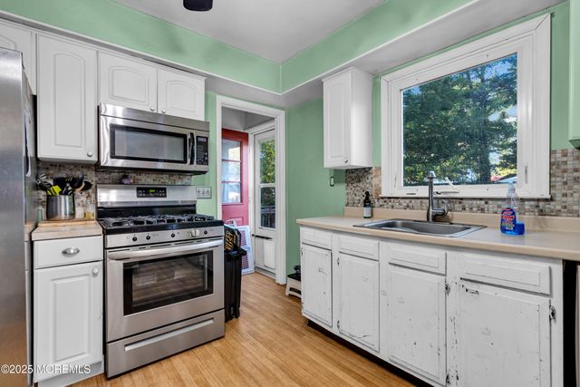 987 Grace Drive, Toms River, NJ 08753