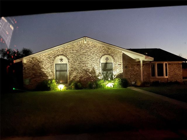 1902 Heather Way, Richardson, TX 75081