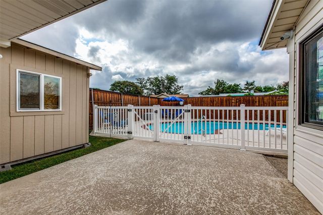 1902 Heather Way, Richardson, TX 75081