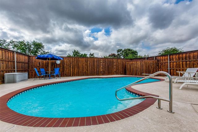1902 Heather Way, Richardson, TX 75081