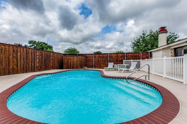 1902 Heather Way, Richardson, TX 75081