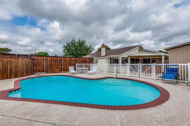 1902 Heather Way, Richardson, TX 75081