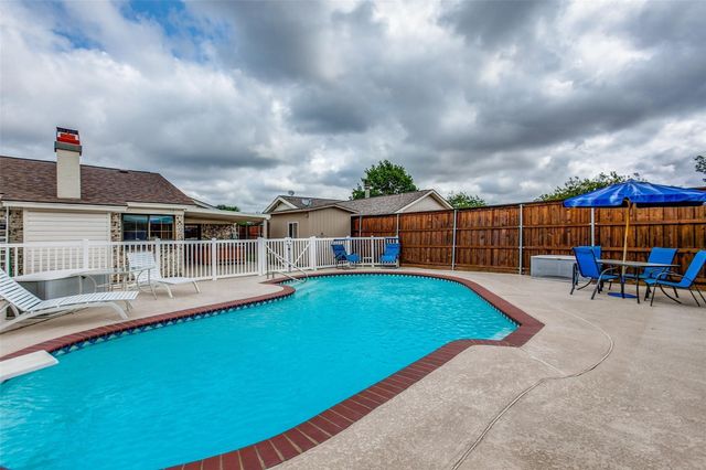 1902 Heather Way, Richardson, TX 75081