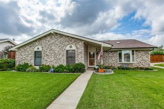 1902 Heather Way, Richardson, TX 75081