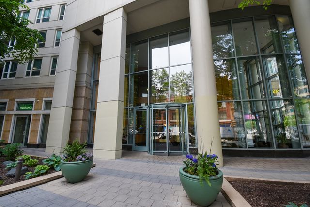 345 N La Salle Drive 1702, Chicago, IL 60654