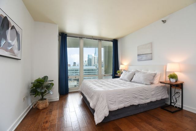 345 N La Salle Drive 1702, Chicago, IL 60654