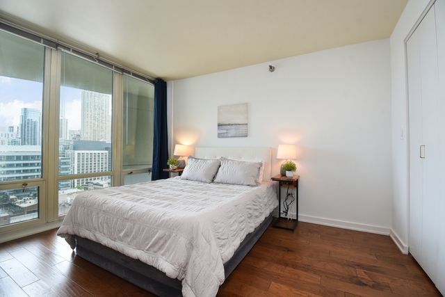 345 N La Salle Drive 1702, Chicago, IL 60654
