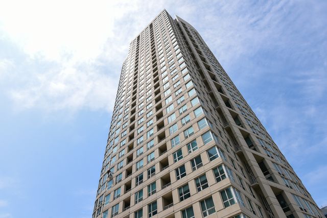 345 N La Salle Drive 1702, Chicago, IL 60654
