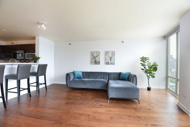345 N La Salle Drive 1702, Chicago, IL 60654