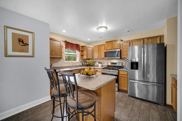35 Oak Hollow Court, Valparaiso, IN 46383
