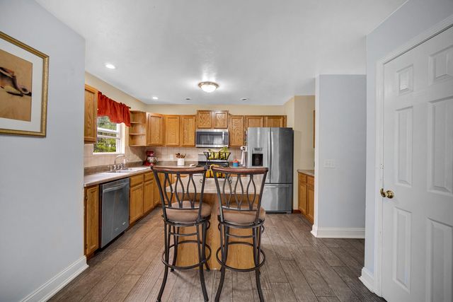35 Oak Hollow Court, Valparaiso, IN 46383