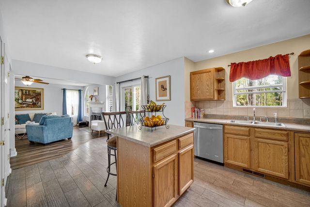 35 Oak Hollow Court, Valparaiso, IN 46383