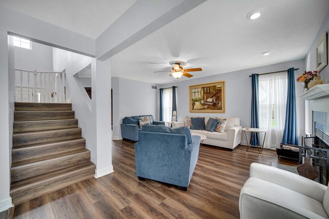 35 Oak Hollow Court, Valparaiso, IN 46383