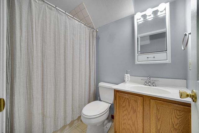 35 Oak Hollow Court, Valparaiso, IN 46383